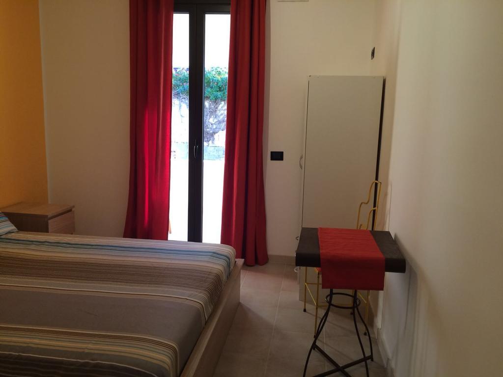 לינה וארוחת בוקר סירקוזה La Casa Delle Farfalle חדר תמונה